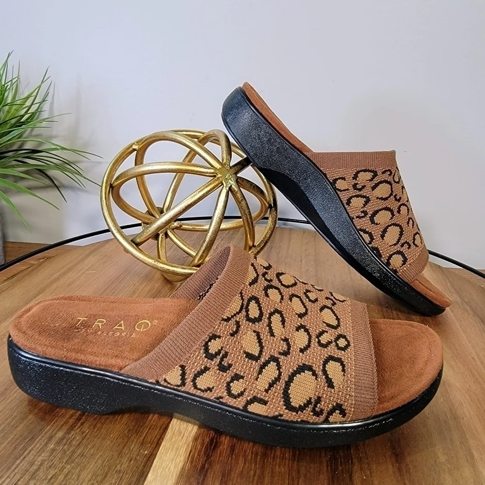Traq by Alegria Leopard Knit Slide Sandals Comfy Size 36
